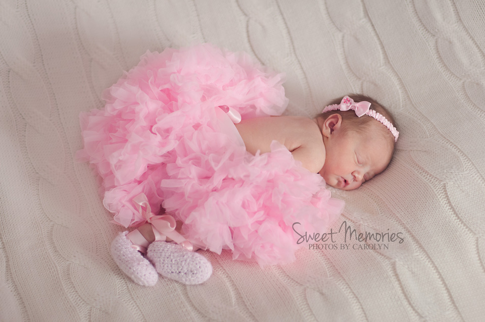 Bucks County, PA Newborn Photographer | Sweet Memories Photos by Carolyn  
newborn family photos pose