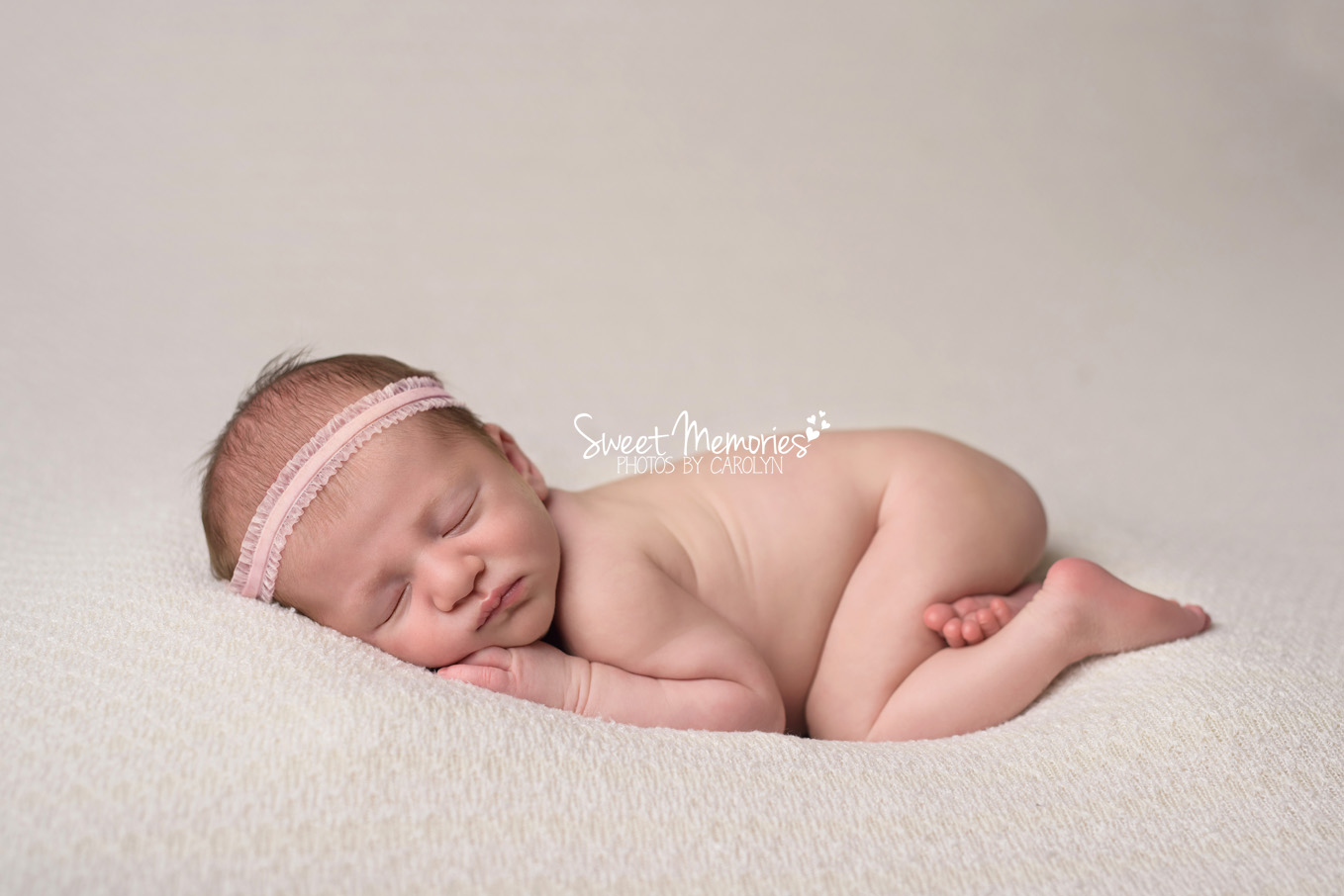 Sweet Memories Photos by Carolyn | Warwick PA | Bucks County Montgomery County Newborn Infant Baby Photographer | newborn baby girl with headband