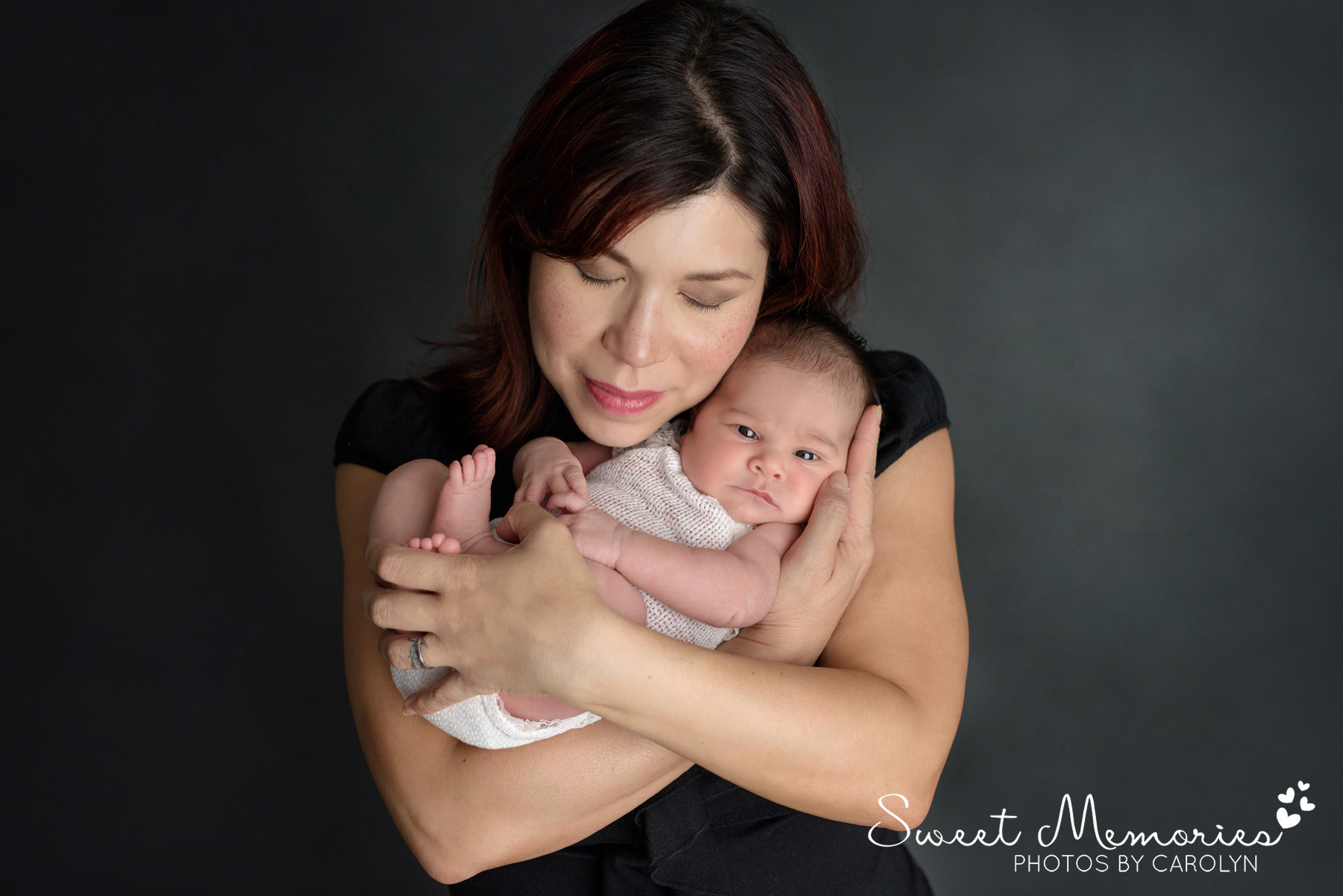 newborn baby girl and mother pose | Coopersburg newborn photographer | Sweet Memories Photos by Carolyn Quakertown Pennsylvania